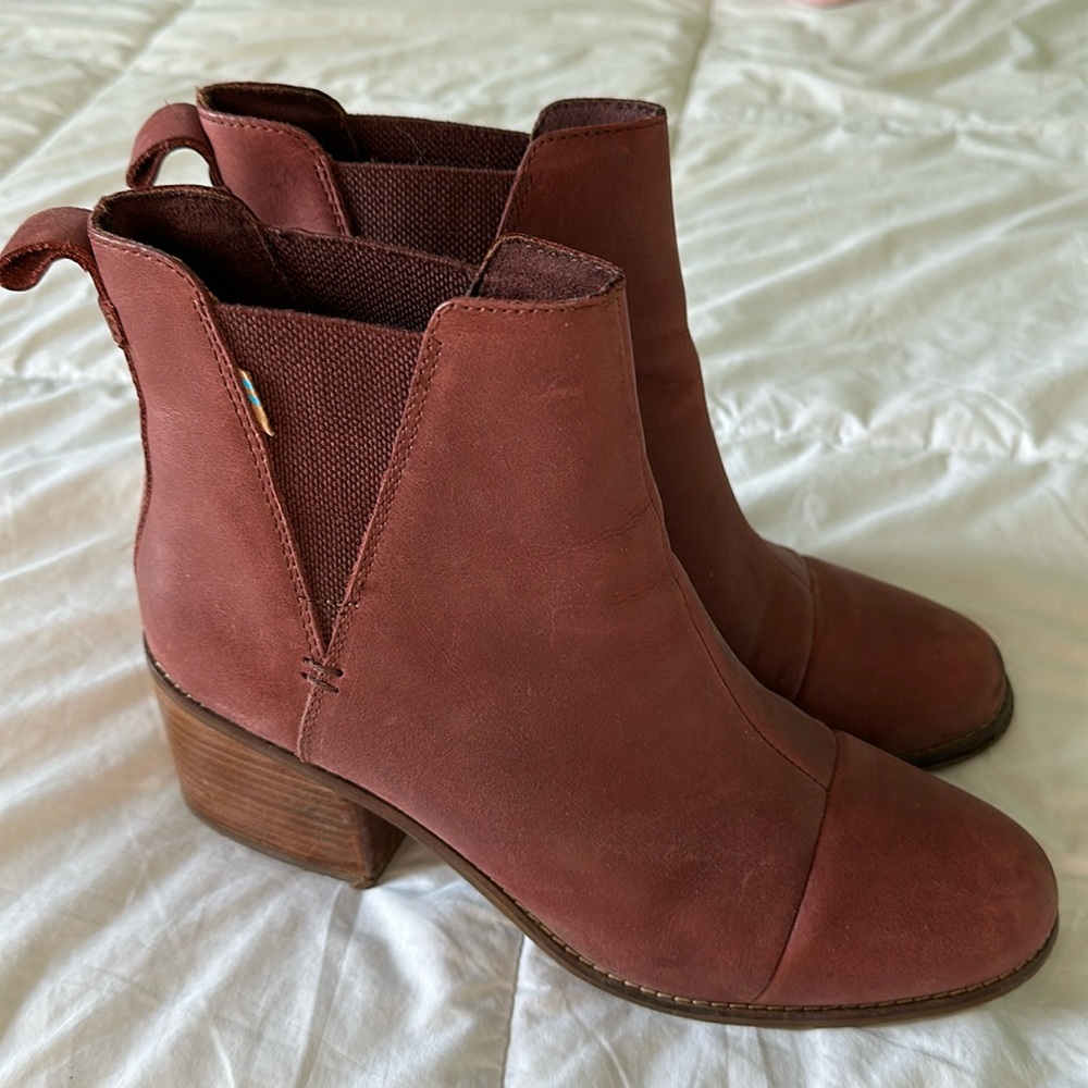 Tom’s Evelyn heeled boot